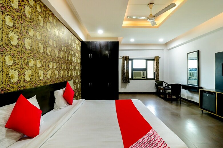 Hotel Oyo 12230 Rockwood Inn