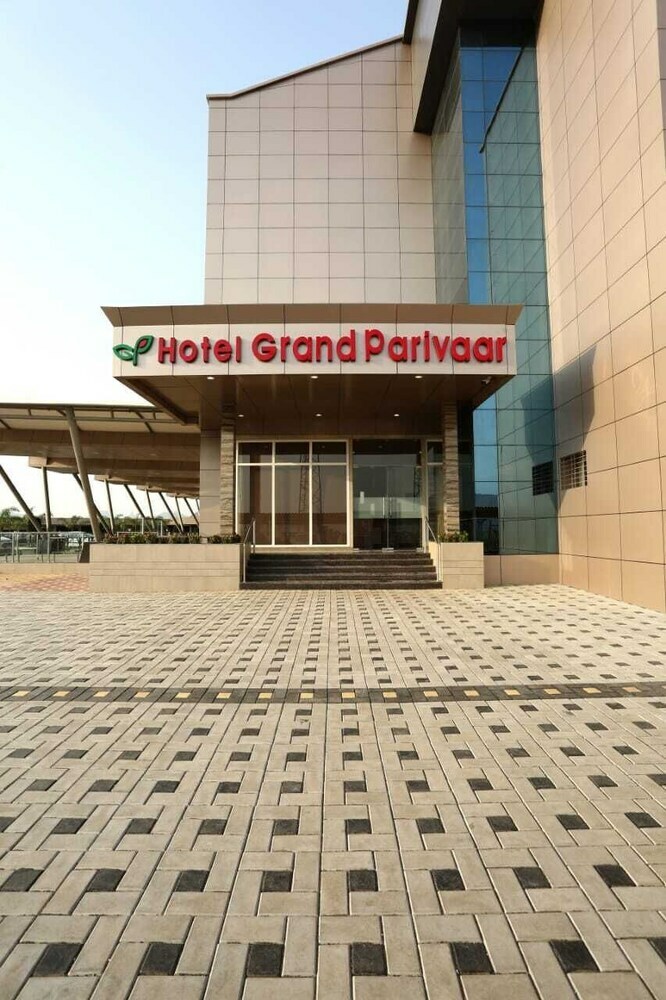 Hotel Grand Parivaar