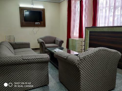 The Modern "a Home Stay - Away From Home"