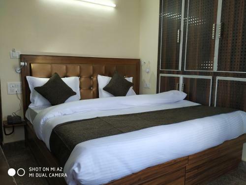 The Modern "a Home Stay - Away From Home"