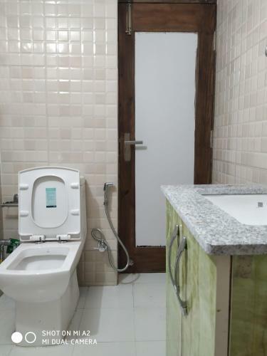 The Modern "a Home Stay - Away From Home"