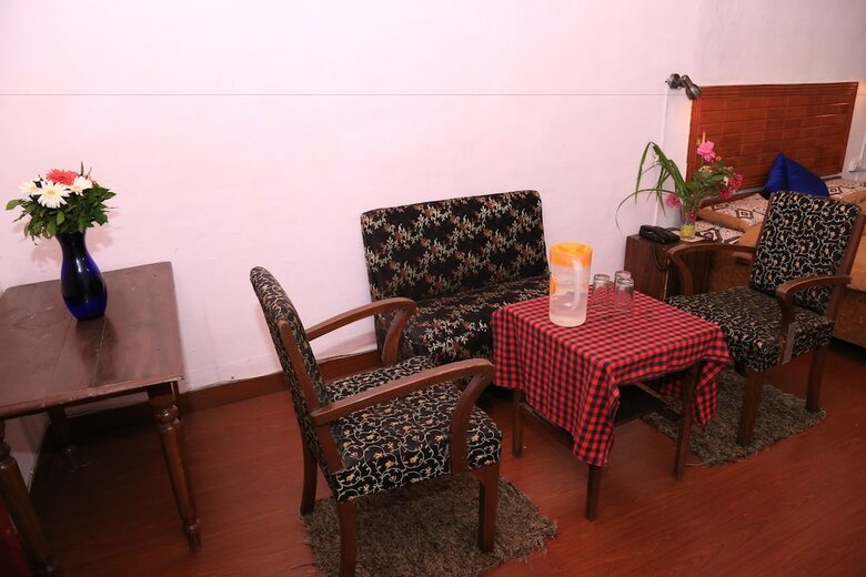 Prince Hotel Mallroad