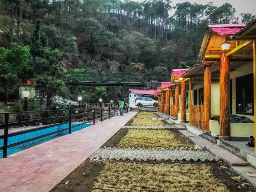 Hotel Jungle Pool Khurpatal