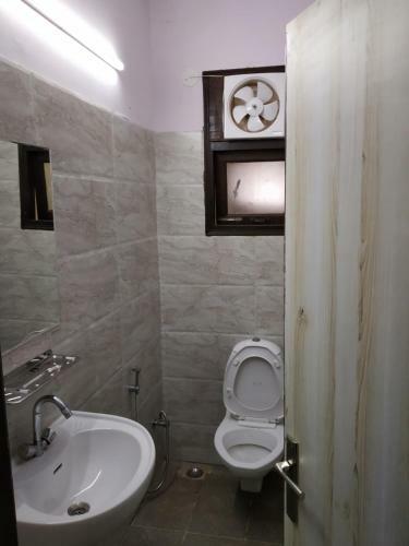 The Raveesh Service Apartment