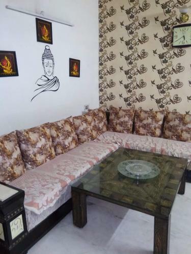 Bed & Breakfast Comfortable Homestay Near Metro