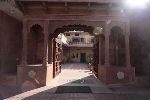 Hotel Monarch Rama Palace