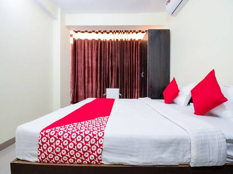 Hotel Oyo 28221 Near P&m Mall