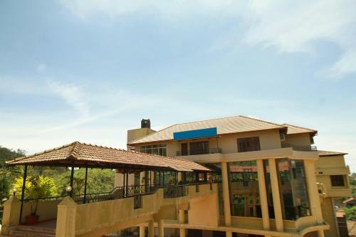 Hotel Oyo 17387 Hilldale Resorts