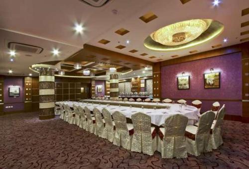 Hotel Gargee Grand