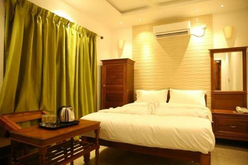 Hotel Le Holiday Inn