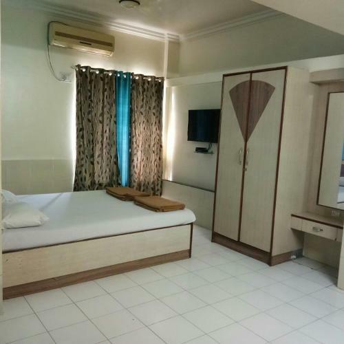Lodge Hotel Chandan Residency