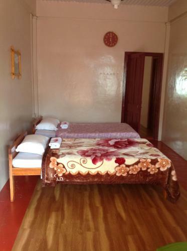 Hostal Holly Lodge Guest House