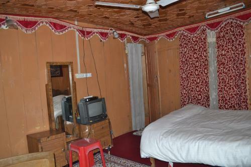 Hotel Houseboat Shamus Maqbool