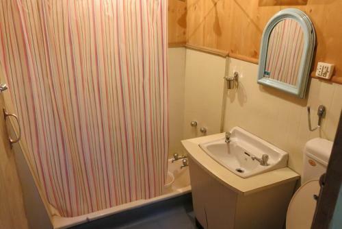 Hotel Houseboat Shamus Maqbool