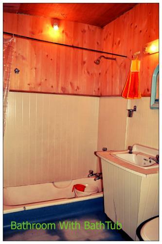 Hotel Houseboat Shamus Maqbool
