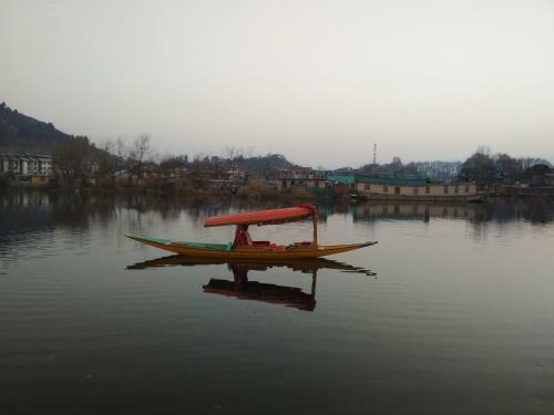 Hotel Houseboat Shamus Maqbool