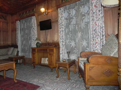Hotel Shabrose Houseboats