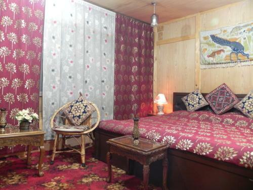 Hotel Shabrose Houseboats