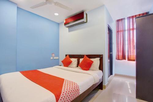 Hotel Oyo 8618 Mourya Grand
