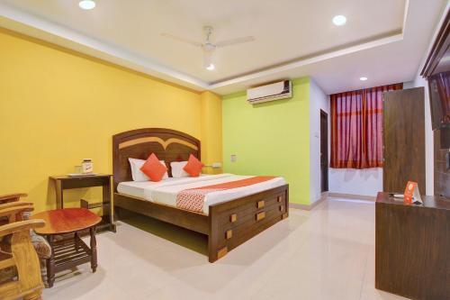 Hotel Oyo 8618 Mourya Grand