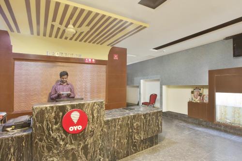 Hotel Oyo 8618 Mourya Grand