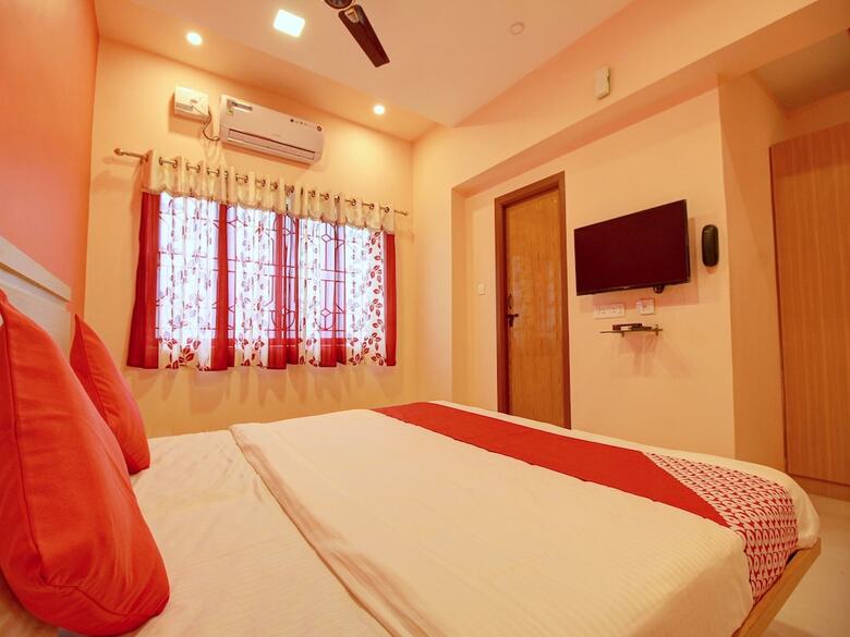 Hotel Capital O 13489 Garuda Comforts