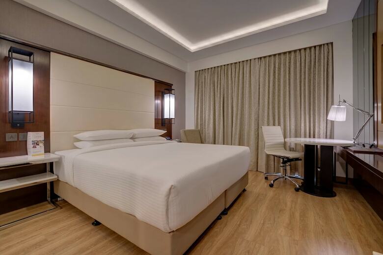Hotel Courtyard By Marriott Surat