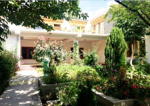 Hostal Tih A O Guest House & Home Stay