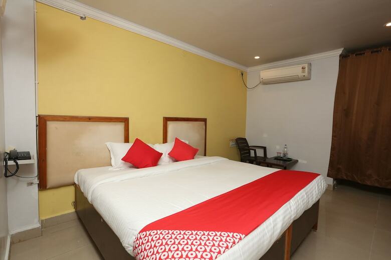 Hotel Oyo 22950 Royal Grand