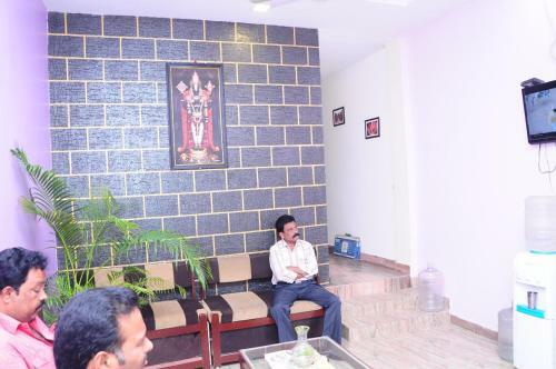 Lodge Sgs Residency