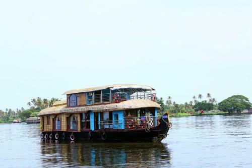 Kuttanaad Houseboats