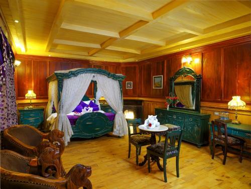 Hotel Vinnca West Downs Heritage Resort