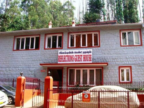 Hostal Reflections Guest House