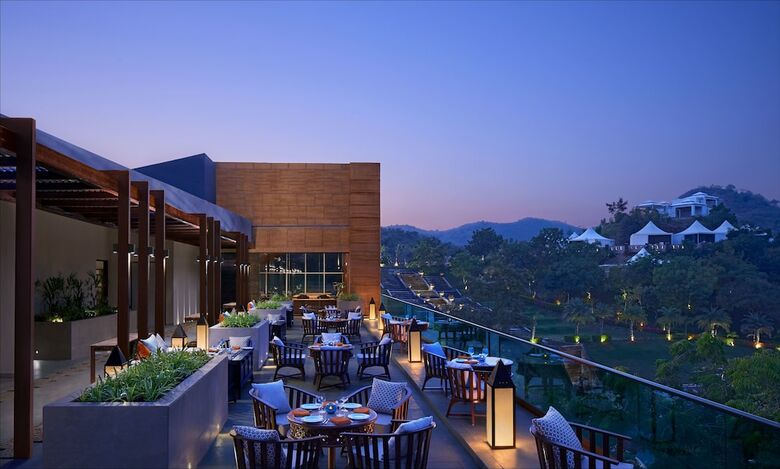 Hotel Taj Aravali Resort & Spa