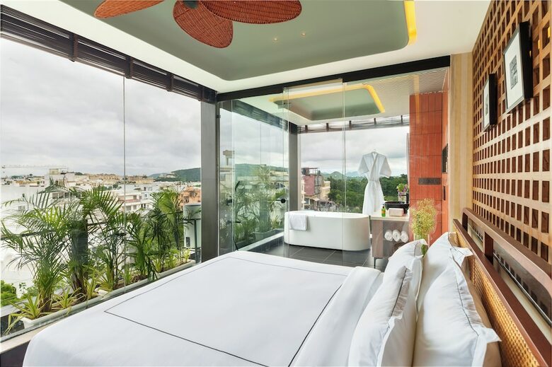 Hotel Viaan