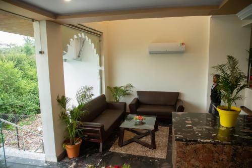 Hotel Gazebo Inn Resort Udaipur