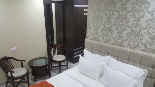 Hotel S L E Residency