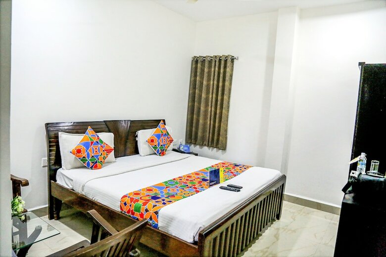 Hotel Fabexpress Essvee Mg Road Vijayawada