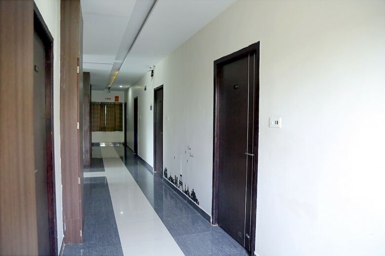 Hotel Fabexpress Essvee Mg Road Vijayawada