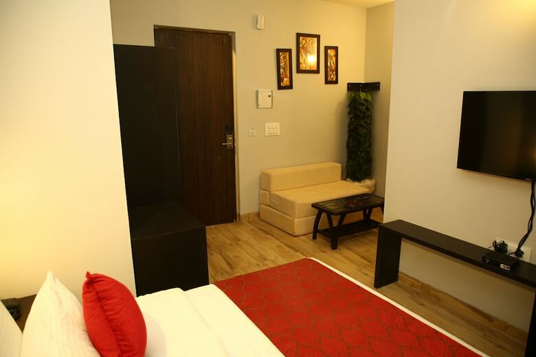 Hotel Anandam Clarks Inn Suites Vrindavan