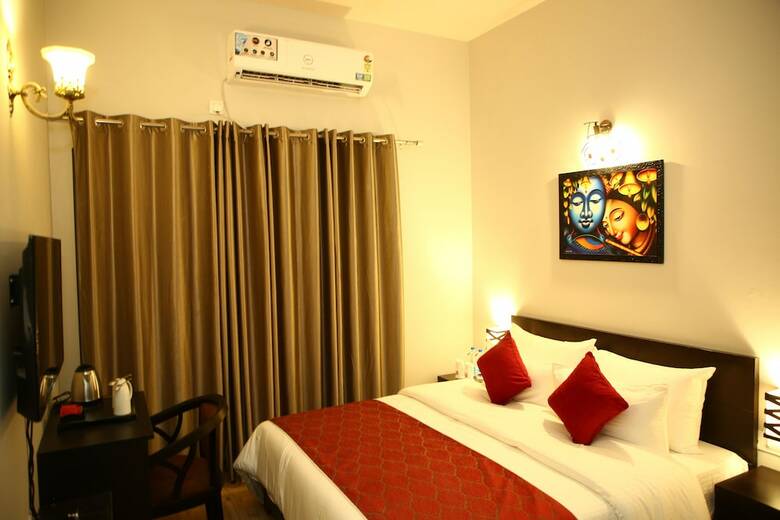 Hotel Anandam Clarks Inn Suites Vrindavan