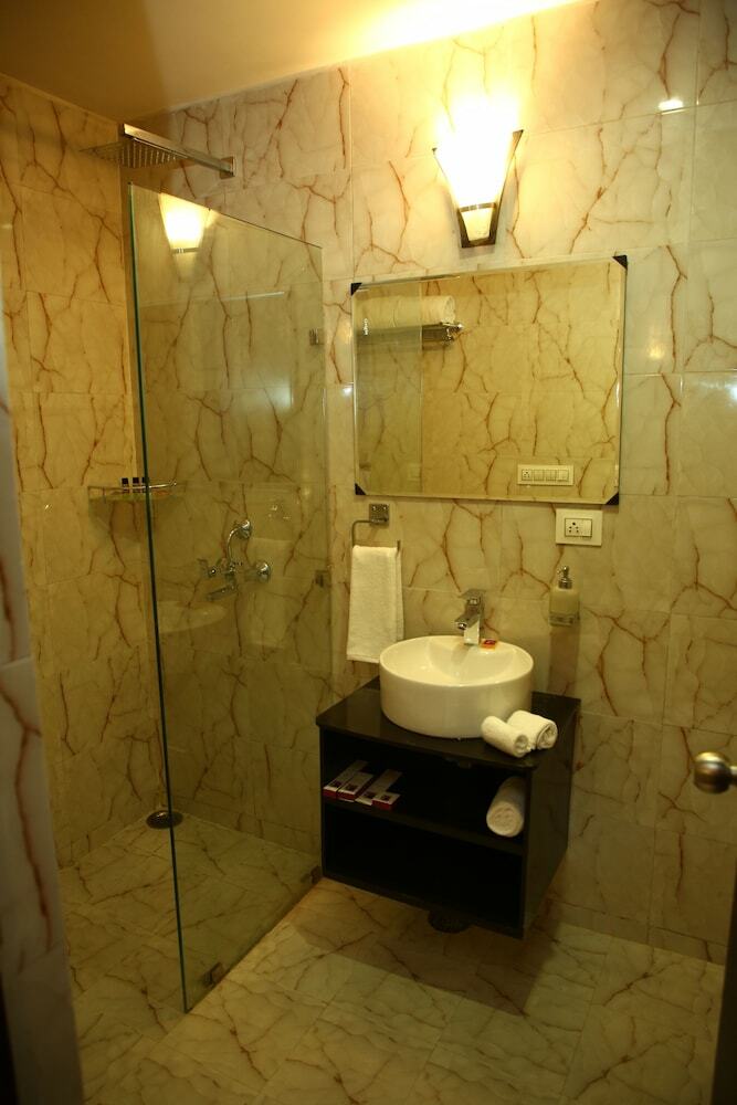 Hotel Anandam Clarks Inn Suites Vrindavan