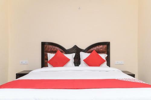 Hotel Oyo 15834 Shubhangni Residency