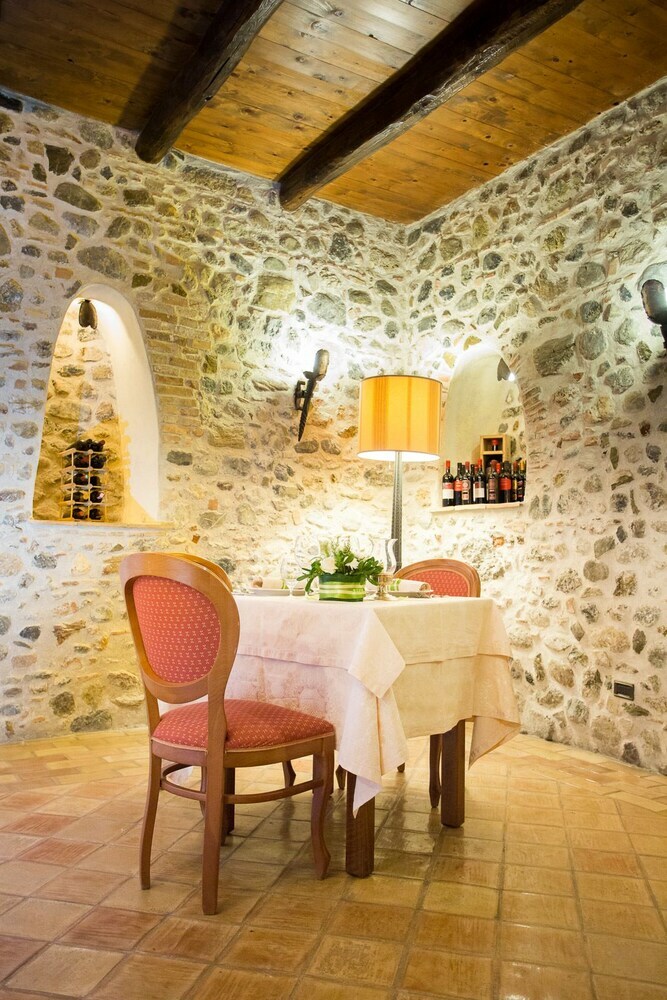 Hotel Castello Di Altomonte