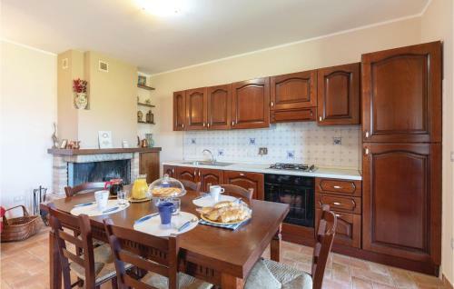 Six-bedroom Holiday Home In Castel Ritaldi (pg)