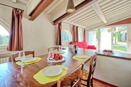Empoli Apartment Sleeps 4 Air Con
