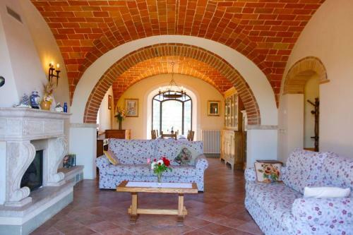 Campoleone Villa Sleeps 8 Pool Wifi