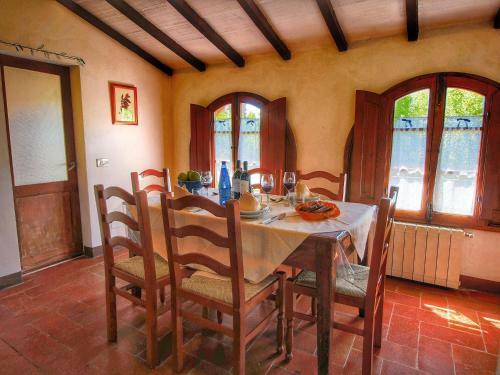 Modern Holiday Home In Colle Di Val D'elsa With Pool