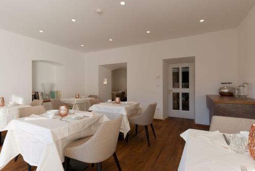 Hostal Villa Tell Rooms And Suites