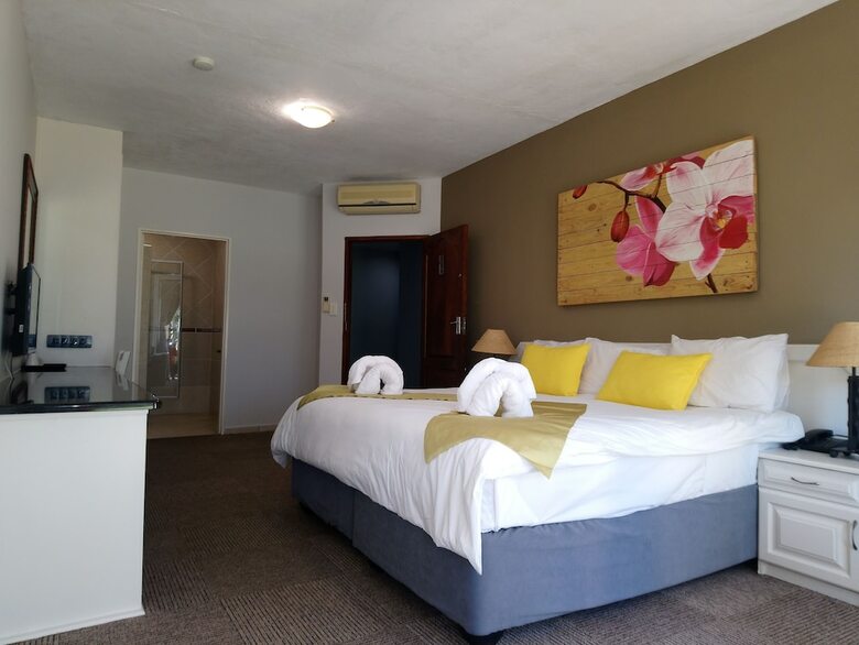 Elephant Lake Hotel